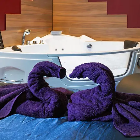 Redroom Privatif & Nuit Romantique A Deux Voiron